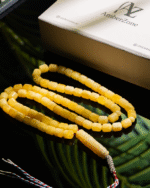 ⁦كهرمان طبيعي بياض و شاهد مميز⁩ - الصورة ⁦2⁩