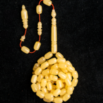 كهرمان طبيعي حجر واحد خراطة ورشة الظبي