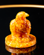 ⁦تحفه كهرمان مجسم الصقر⁩ - الصورة ⁦2⁩