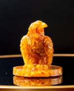 تحفه كهرمان مجسم الصقر