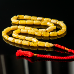 مسباح مستكه شبيه الكهرمان