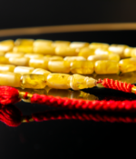 ⁦مسباح مستكه شبيه الكهرمان⁩ - الصورة ⁦3⁩