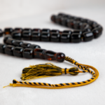 كهرمان دومينكاني لون وانعكاس جميل