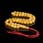 كهرمان طبيعي قديم مبرقع