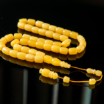 مسباح مستكه شبيه الكهرمان