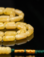 ⁦كهرمان طبيعي مبرقع بياض قصة صنوبري⁩ - الصورة ⁦5⁩