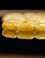 ⁦كهرمان طبيعي مبرقع بياض قصة صنوبري⁩ - الصورة ⁦4⁩