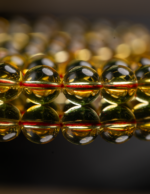 ⁦كهرمان طبيعي شفاف ناعم⁩ - الصورة ⁦4⁩