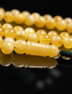 ⁦كهرمان طبيعي دائري ابيض عسلي ماخذ لون قديم شاهد تشخيط⁩ - الصورة ⁦2⁩