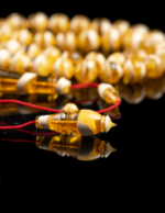 ⁦كهرمان مشخط طوق من بلاطات مع شاهد سبير و خرزة و كسار خراطة محمد العمقي⁩ - الصورة ⁦2⁩