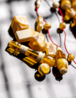 ⁦كهرمان مشخط طوق من بلاطات مع شاهد سبير و خرزة و كسار خراطة محمد العمقي⁩ - الصورة ⁦6⁩