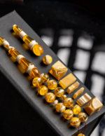 ⁦كهرمان مشخط طوق من بلاطات مع شاهد سبير و خرزة و كسار خراطة محمد العمقي⁩ - الصورة ⁦10⁩