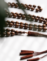 ⁦مسباح من عود 99 خرزة قصة بيض حمام⁩ - الصورة ⁦2⁩