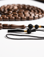 ⁦مسباح من عود 99 خرزة قصة صندوقي⁩ - الصورة ⁦3⁩