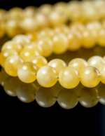 ⁦كهرمان طبيعي بياض مبرقع⁩ - الصورة ⁦3⁩