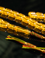 ⁦مستكه شفاف تنجيم شبيه الكهرمان قصة صنوبري⁩ - الصورة ⁦3⁩