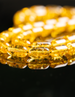 ⁦مستكه شفاف تنجيم شبيه الكهرمان قصة صنوبري⁩ - الصورة ⁦4⁩